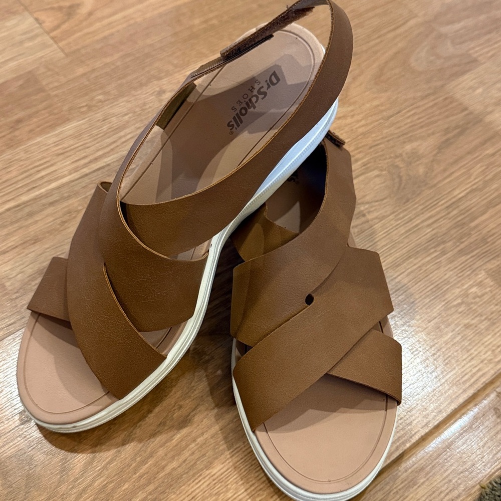 Woman’s Dr Scholls Time Off Sea Sandal Women's Faux Leather Honey Size 8M - Picture 2 of 5